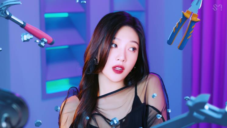 출처 레드벨벳 <퀸덤> MV 캡처