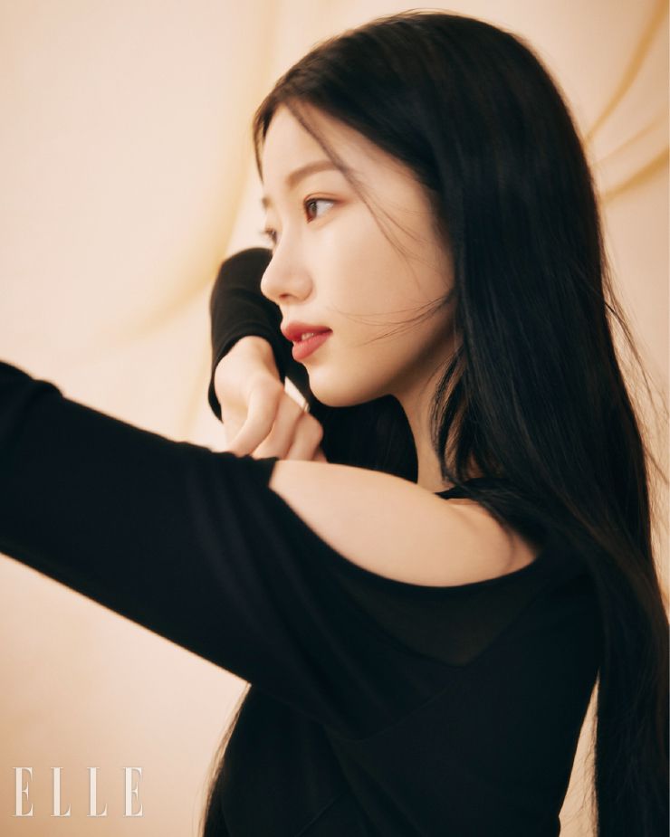  톱은 Tom Ford.