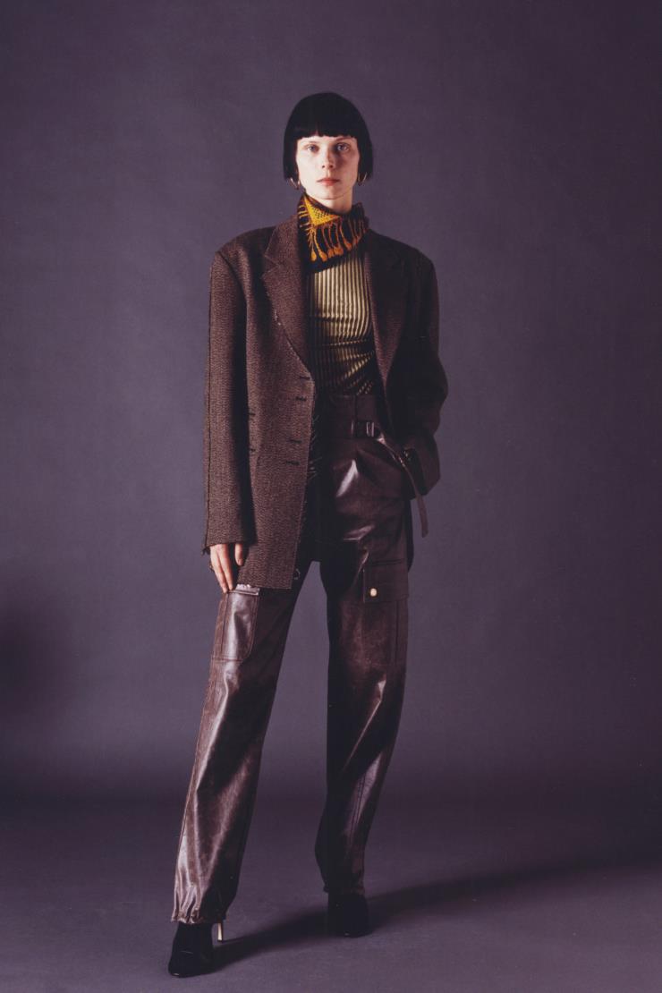 40% 할인 중인 앤더슨 벨 순모 재킷. 단추는 쇠뿔이다. ©ELLE SHOP