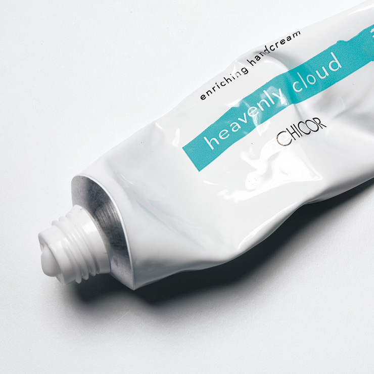 보습 성분 사이의 향기 입자가 바르는 순간 퍼져 나가는 인리칭 핸드크림, 헤븐리 클라우드, 8천5백원, Chicor.