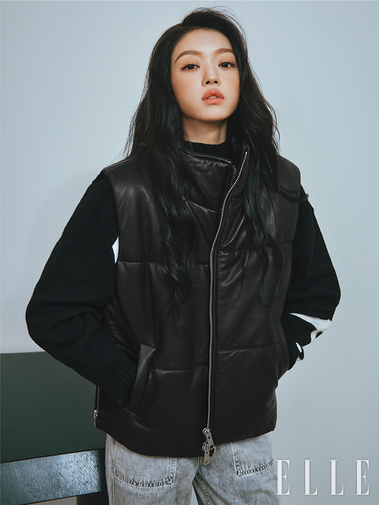 브래드버리 푸퍼 질레 패딩 베스트는 76만원대, A스타 니트는 36만원대, 다니 데님 조거 팬츠는 25만원대, 모두 AllSaints.