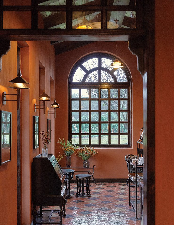 시시각각 변하는 햇살이 들어오는 창은 현상소에서 가장 아름다운 풍경 중 하나.