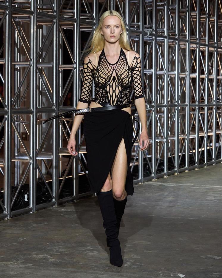 디온 리 2023 F/W 컬렉션