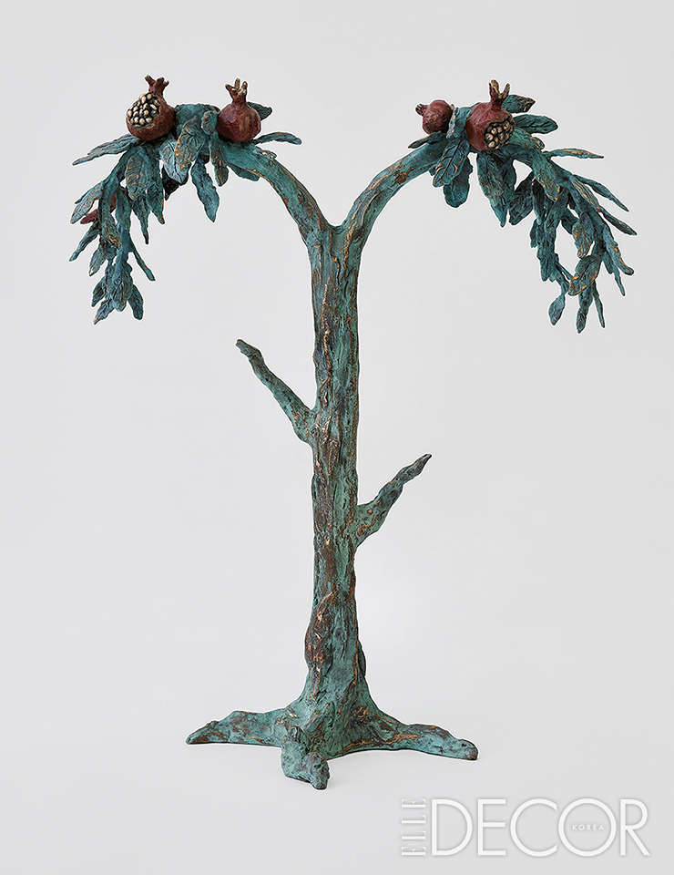 세츠코의 청동 조각 작품 ‘Chandelier(grenadier)’(2019), Hand painted bronze. Thomas Lannes, Courtesy of Gagosian/©Setsuko