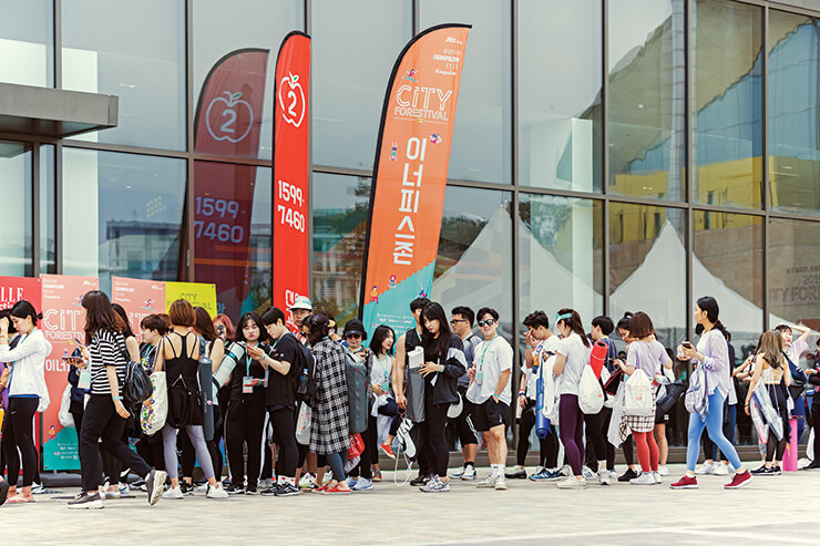 <엘르> 액티브는 선착순으로 진행돼 시작 전부터 긴 줄을 서는 진풍경이 펼쳐졌다.