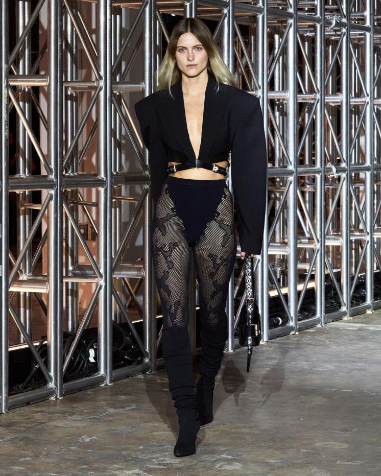 디온 리 2023 F/W 컬렉션