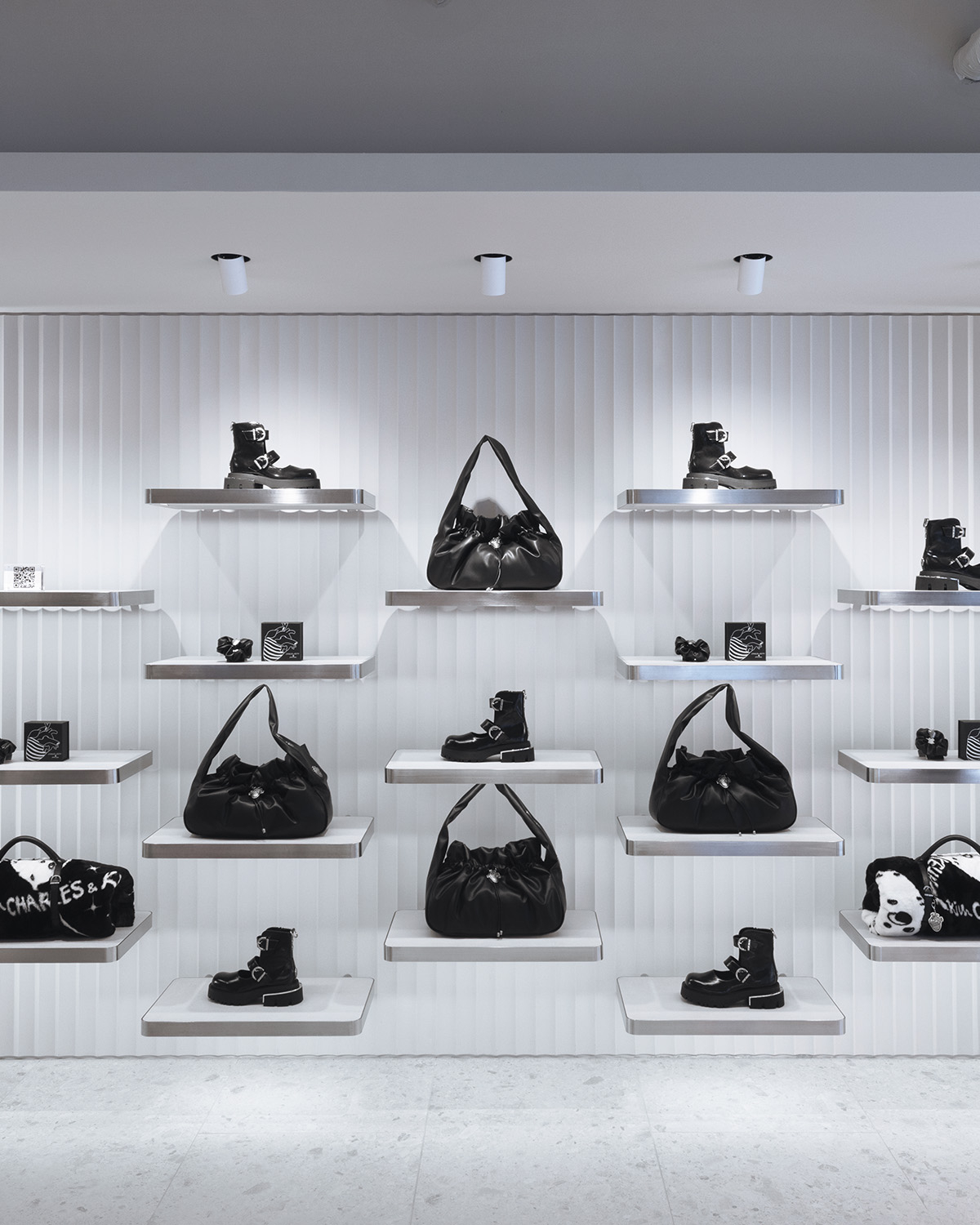 찰스앤키스 강남 플래그십 스토어