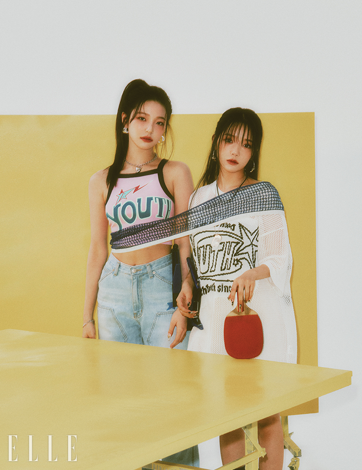 지헌이 입은 톱과 데님 팬츠는 모두 Youthbath. 스니커즈는 Dolce & Gabbana. 지선이 입은 네트 톱과 스니커즈는 모두  Dolce & Gabbana. 이어링은 Chrome Hearts. 