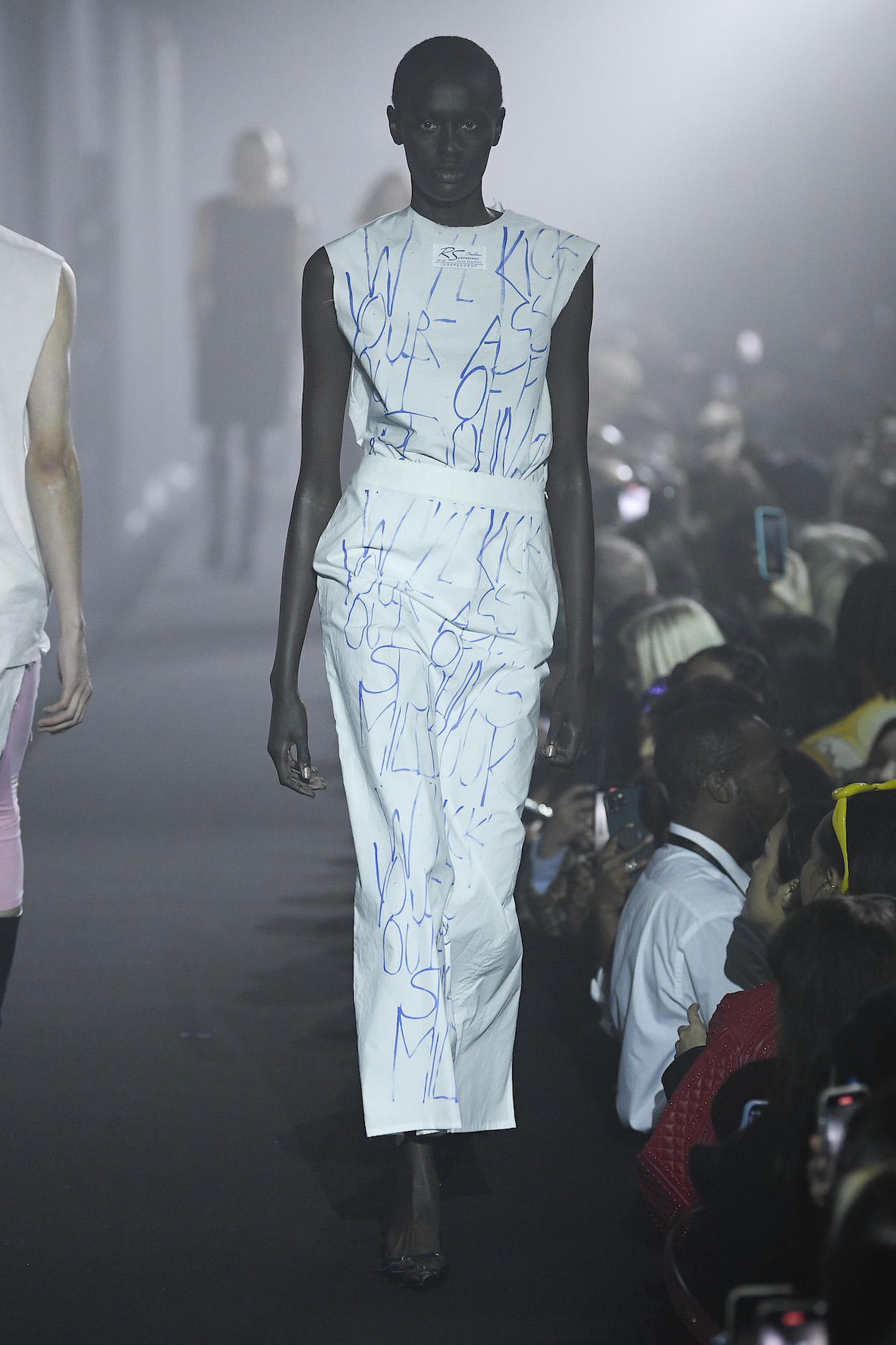 런던에서 열린 2023 SS Raf Simons 마지막 컬렉션/ IMAXtree