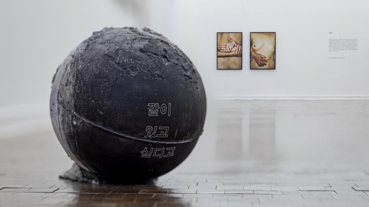 <우리가 모여 산을 이루는 이야기> 전시 전경, 서울시립미술관 서소문본관, 2023-2024. 이미지 제공: 서울시립미술관. 사진 촬영: 코코아 픽쳐스.