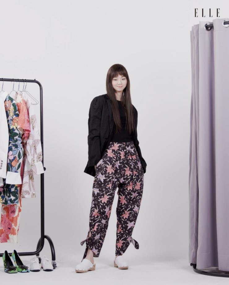 블랙 재킷 재킷은 Zara.