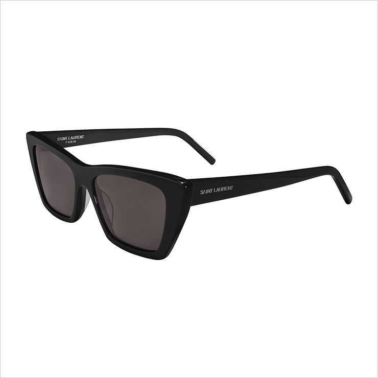 맨 얼굴을 가려줄 선글라스는 50만원, Saint Laurent by Anthony Vaccarello.