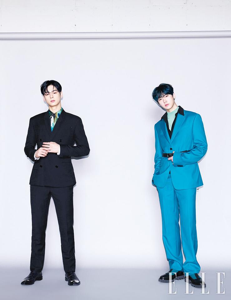 은우가 입은 수트와 셔츠, 신발은 모두 Berluti. 반지는 Blaim. 산하가 입은 수트와 셔츠, 이너 터틀넥, 신발은 모두 Givenchy. 벨트는 Dior Men.