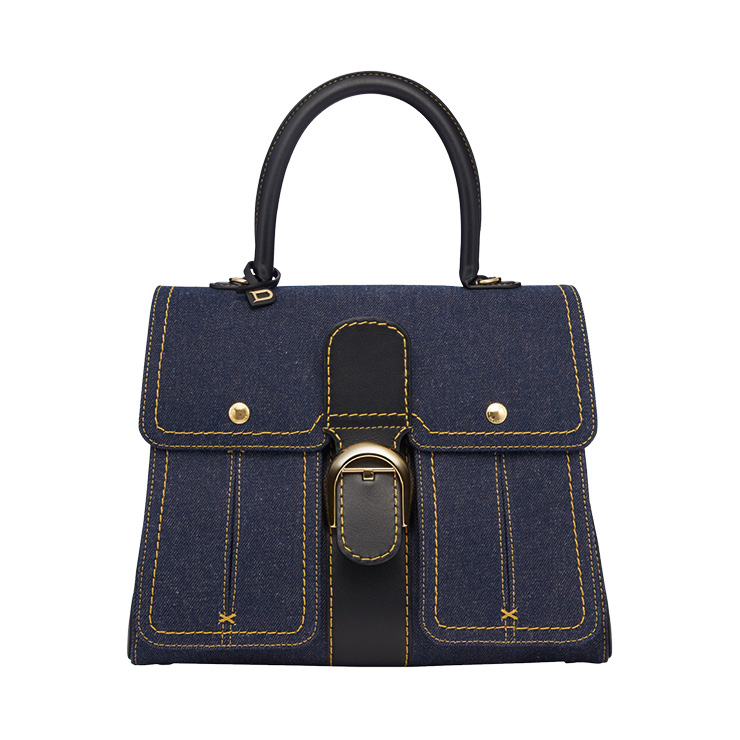 오렌지 컬러의 스티치가 눈길을 끄는 데님 토트백은 7백72만원, Delvaux.