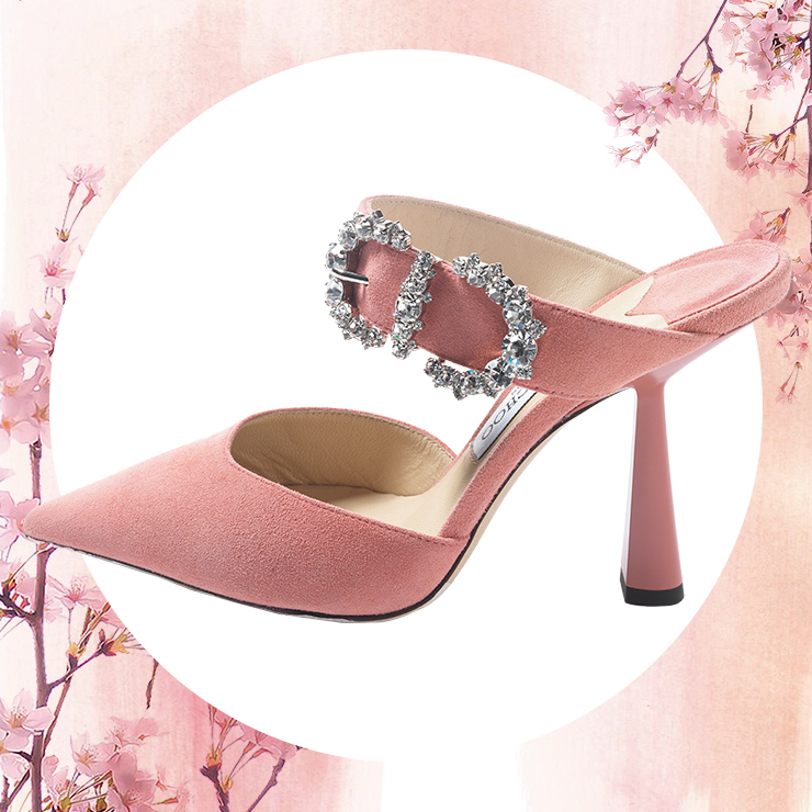 스웨이드 소재의 베이비 핑크 컬러 뮬은 가격 미정, Jimmy Choo.