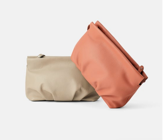 셔링 레더 크로스 백은 7만9천원, Zara.