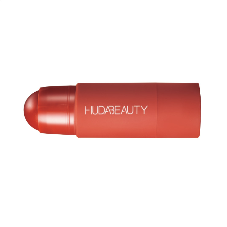 촉촉한 질감으로 덧바르기 편한 치키 틴트 블러쉬 스틱, 레벨 레드, 3만8천원, Huda Beauty by Sephora.