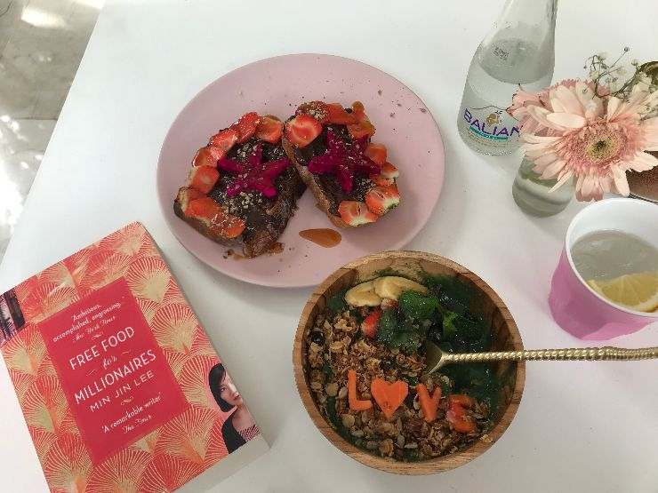 카인트 커뮤니티의 비건 누텔라 용과 토스트와 스무디 볼