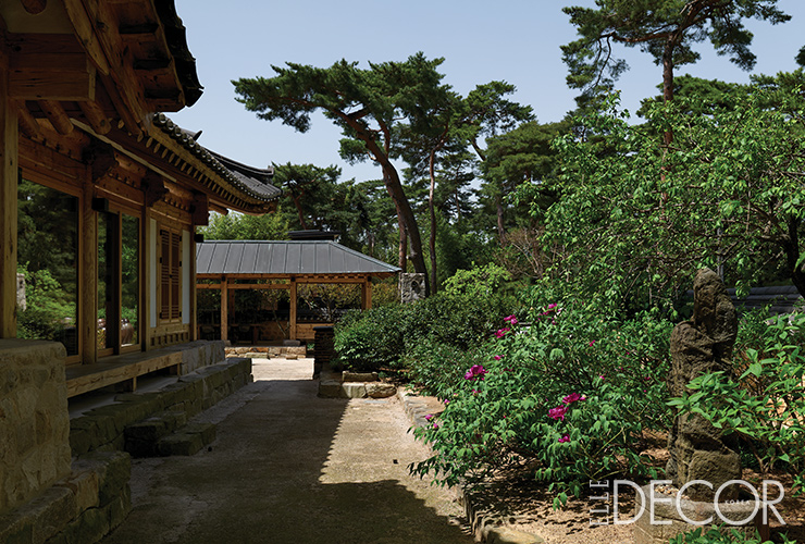 경주 배동 한옥의 마당.