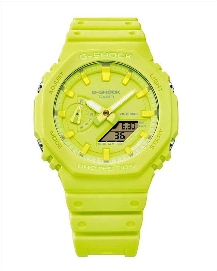 G-SHOCK의 볼드한 오리지널 사이즈를 적용했다. 네온처럼 빛나는 옐로 컬러가 돋보이는 GA-2100-9A9 옐로 시계는 CASIO.