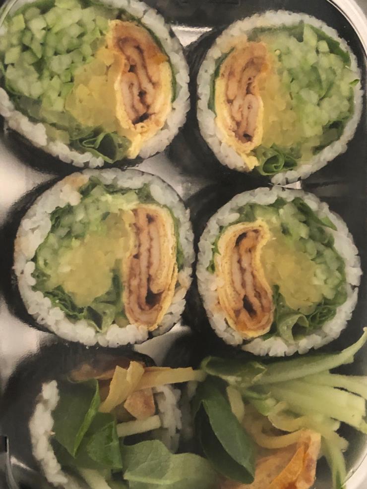 아침, 점심, 저녁: 인절미 카스테라, 깻잎 떡볶이, 오이 김밥, 닭 강정