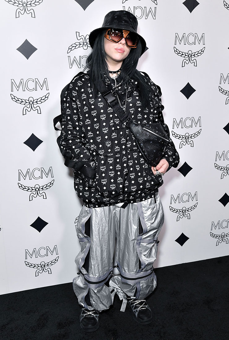 평소 오버사이즈 의상을 고집하는 특별한 이유는 자신의 몸이 대중에게 성적 대상화가 되는 것을 피하기 위함이라고. 