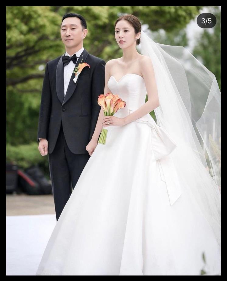 손담비 드레스