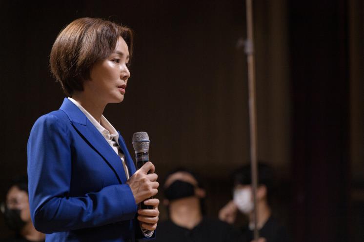 < 이렇게 된 이상 청와대로 간다 > 의 김성령