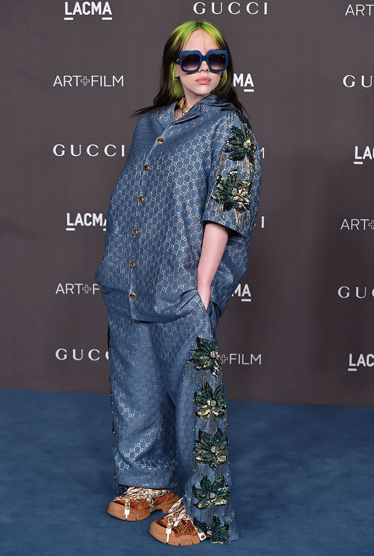 거침없이 드러낸 로고 플레이의 ‘플렉스’ 넘치는 파티 스타일링. 