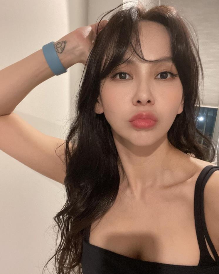 김지우