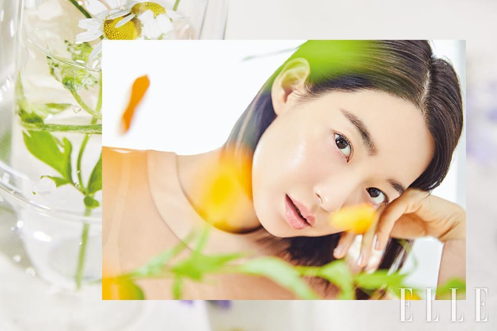 시스루 블라우스는 Moontan. 