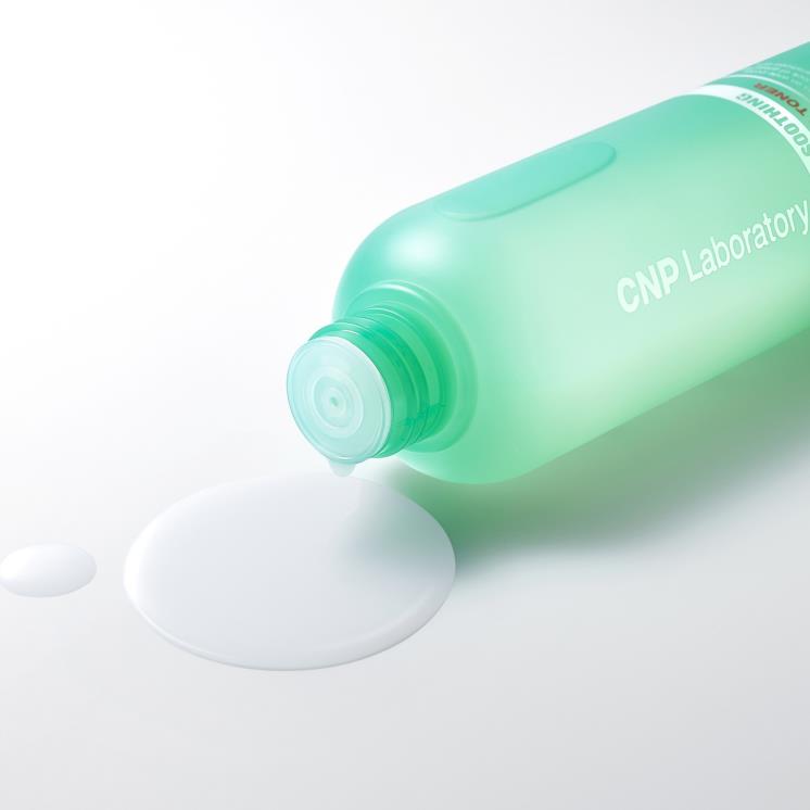 CNP 아쿠아 수딩 클리어링 토너 스페셜 에디션 - 피지와 모공을 관리하면서 수분을 충분히 공급하는 진정 토너와 화장솜 세트. 250mL 190매 2만9천원.