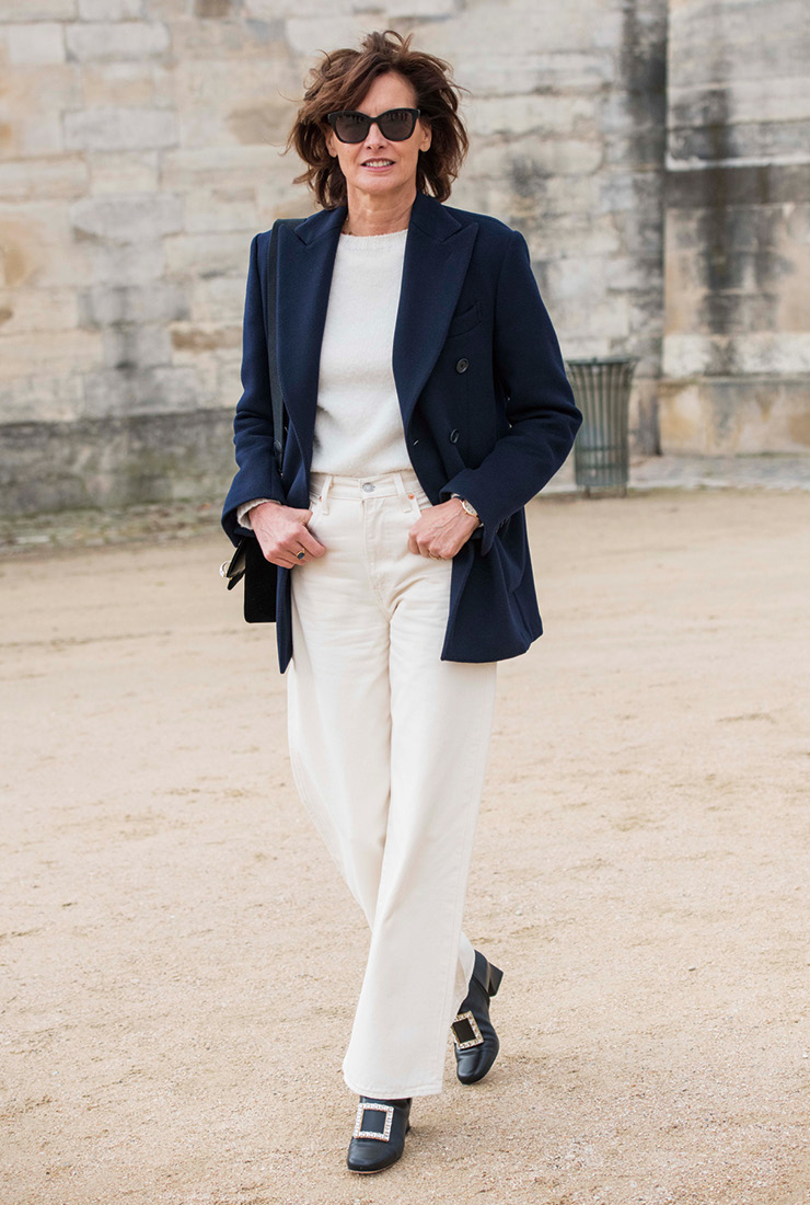 80년대에 활발한 모델 활동을 했던 이네스 드 라 프레상주는 자신의 프렌치 감성을 살린 디자인을 선보이고 있다. 