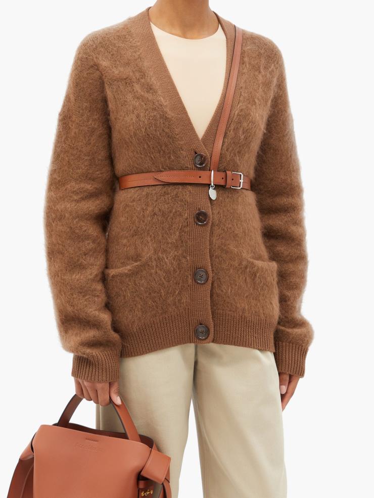 유니크한 하네스 스트랩이 특징인 브라운 및 그린 투톤 컬러의 벨트, ACNE STUDIOS by MATCHESFASHION.COM