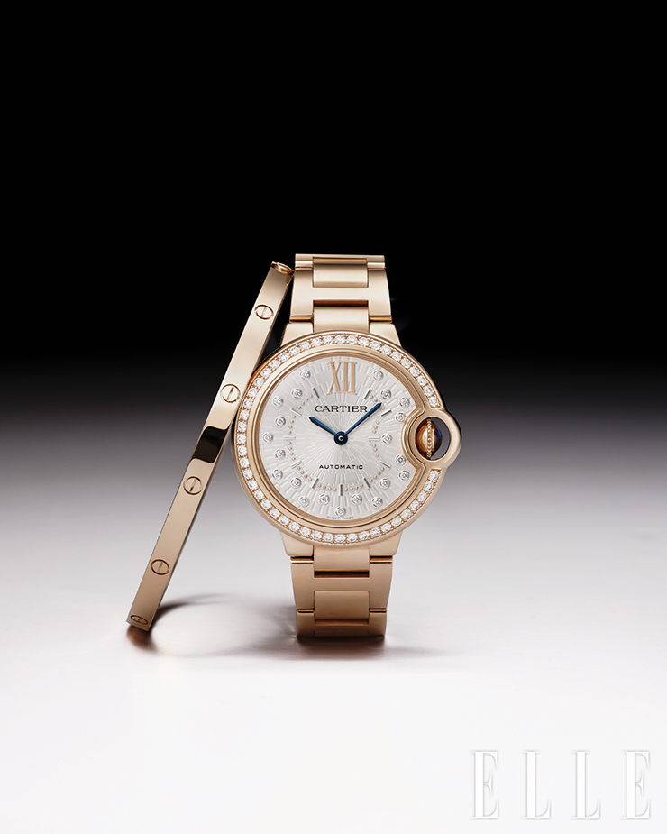 핑크 골드 소재에 베젤과 다이얼에 다이아몬드를 세팅한 발롱 블루 드 까르띠에 워치는 Cartier.