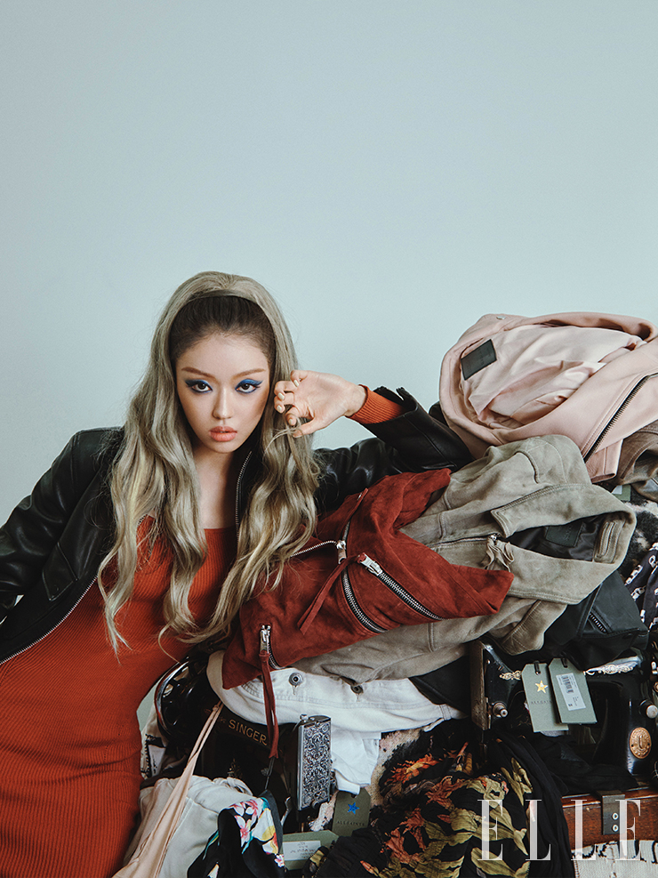 사피아 재킷은 85만원대, 레아 드레스는 32만원, 모두 AllSaints.