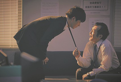 70만부 판매된 베스트셀러를 원작으로 한 영화 <잠깐만 회사 좀 관두고 올게>스틸