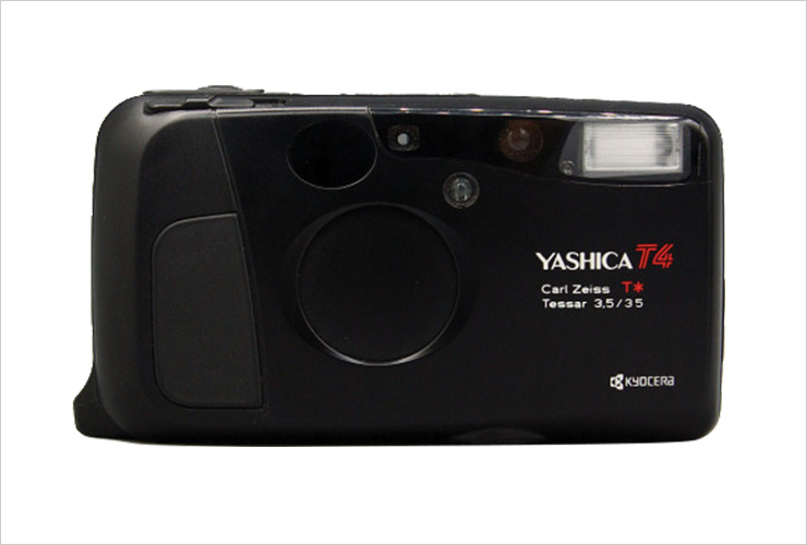 야시카 T4 개인 작업 과정에서 탄생하는 작업물을 기록해야겠다는 생각에 구매한 필름 카메라. 야시카만의 색감과 까끌까끌한 질감이 좋다. 라이언 맥긴리와 테리 리처드슨 등 유명 사진작가들의 카메라로 알려지며 나날이 몸값 상승 중.