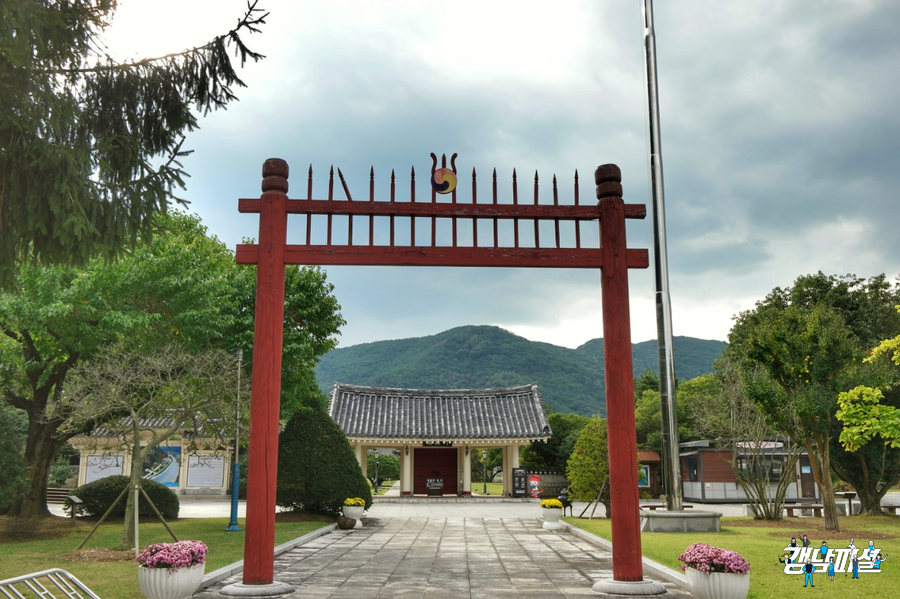 충익사