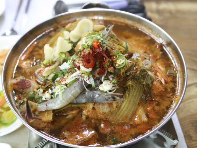 딴뚝통나무집식당