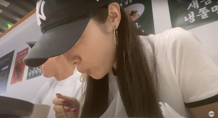 ‘지연 JIYEON’ 유튜브 영상 캡처