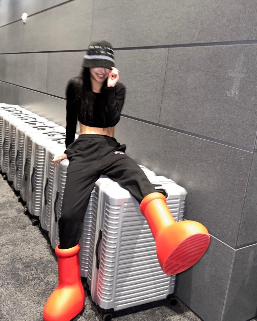 MSCHF '빅 레드 부츠'