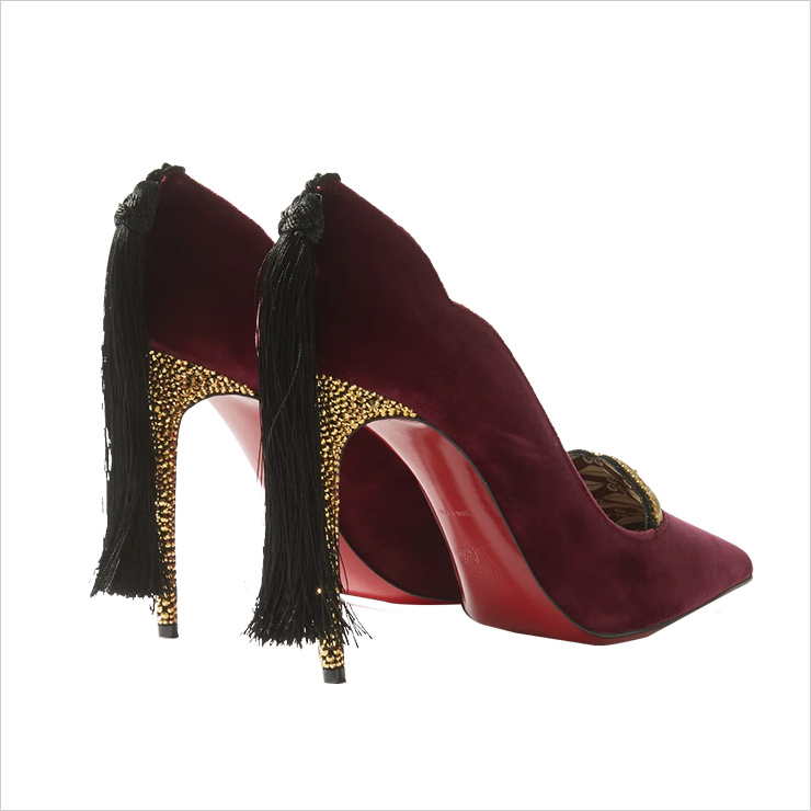 태슬 장식을 더한 힐은 1백80만원대 Christian Louboutin by Matchesfashion.