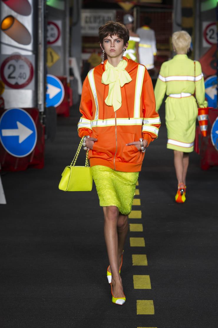 2016 S/S 모스키노 컬렉션. ⒸIMAXtree.com