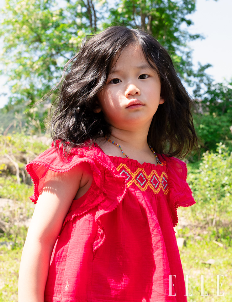 코튼 소재의 크로셰 러플 블라우스는  Polo Ralph Lauren Children.