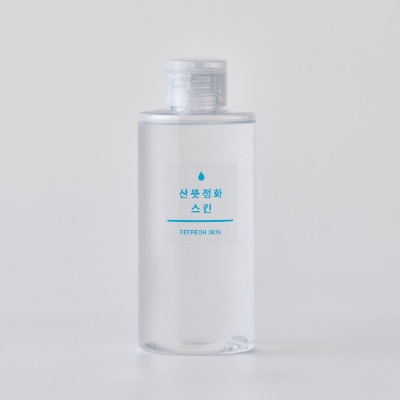 무인양품 산뜻 정화 스킨 - 울릉도 심해수 베이스에 병풀추출물, 티트리잎 오일 등 피부 진정에 좋은 성분을 더한 끈적이지 않는 토너. 200mL 9천 9백 원.
