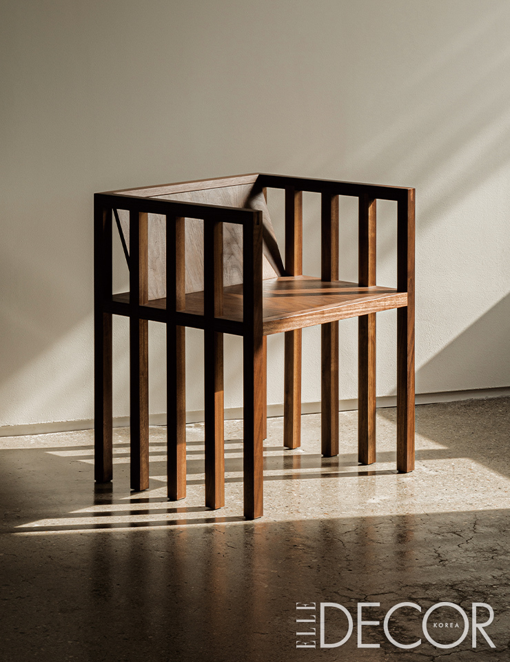 승효상의 가구 브랜드 ‘이로재 오브젝트’의 ‘수도사 의자 2(Monk Chair2)’.