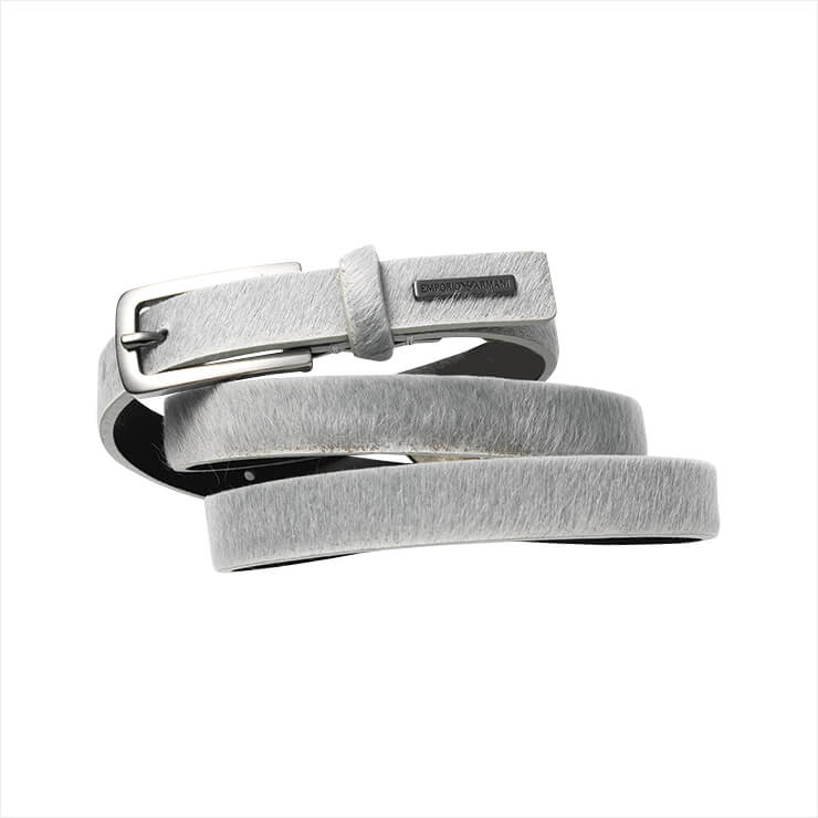슬림한 벨트는 가격 미정, Emporio Armani.