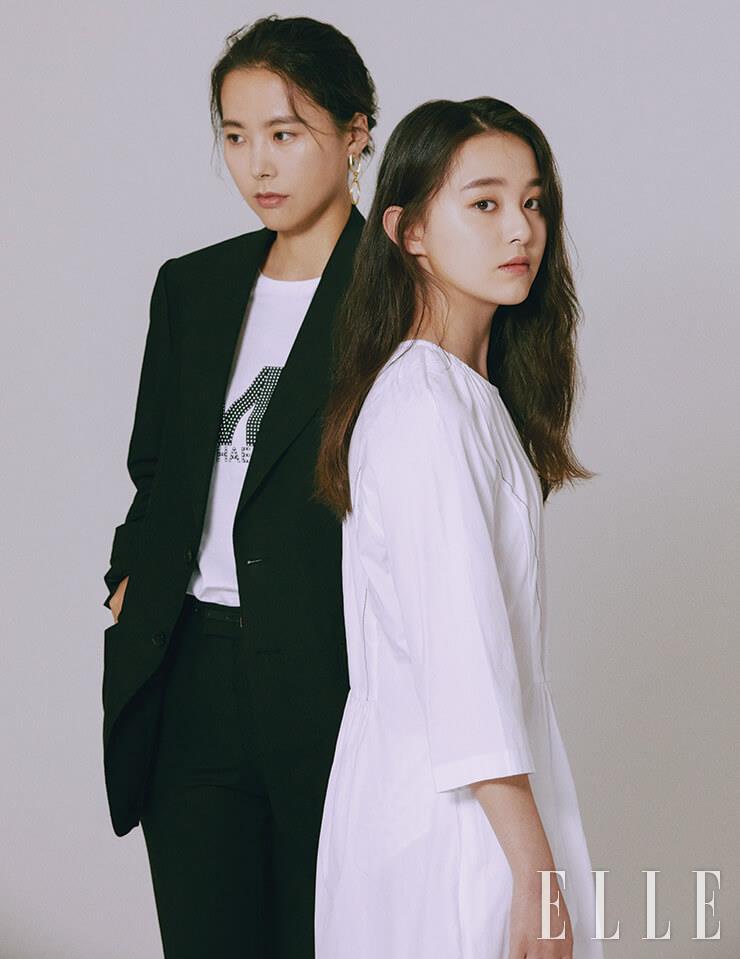 김보라가 입은 수트는 Gucci. 티셔츠는 Michael Michael Kors. 신발은 Converse. 벨트는 스타일리스트 소장품. 박지후가 입은 원피스는 Recto. 신발은 Byvaile. 