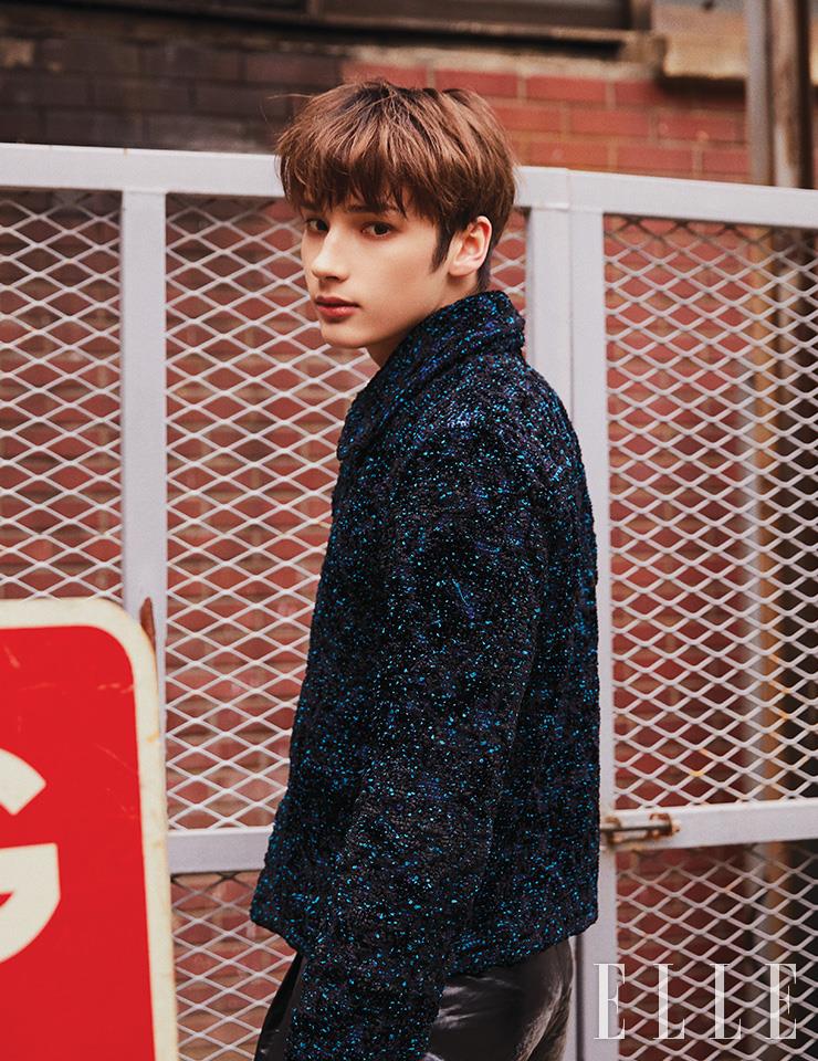 휴닝카이가 입은 재킷과 레더팬츠는 Bottega Veneta. 